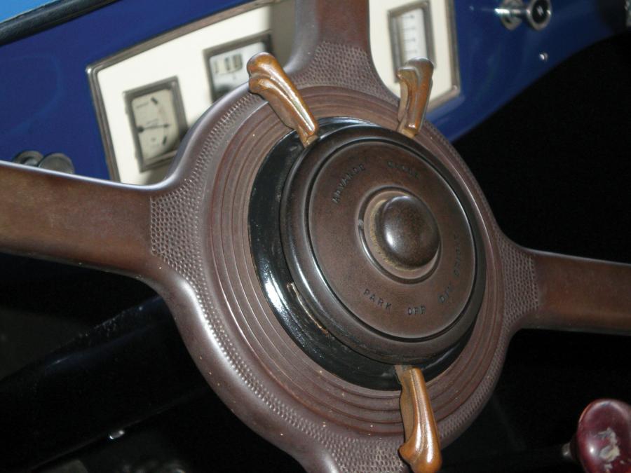  Studebaker GJ Commander 7-Passenger Touring 1929 года  (фото 9 из 12)